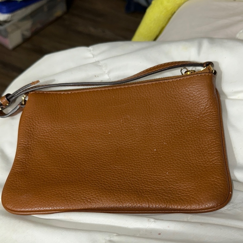 Michael Kors Tan pebbled Leather Clutch with Gold Hardware adjustable strap cute - Picture 2 of 8
